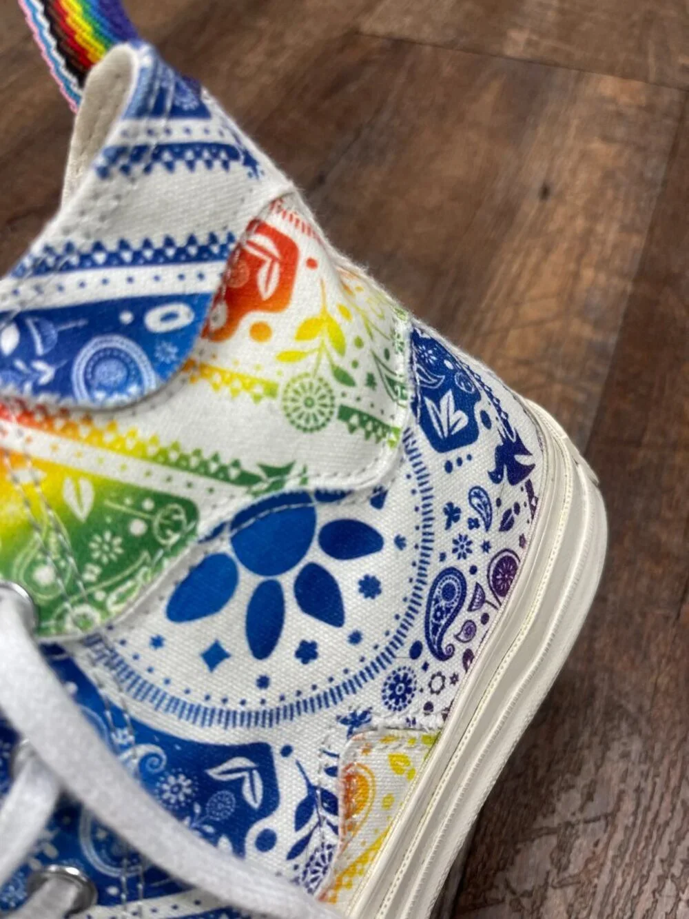 Converse Chuck Taylor Pride Family Unity Rainbow Paisley High Tops Size 8